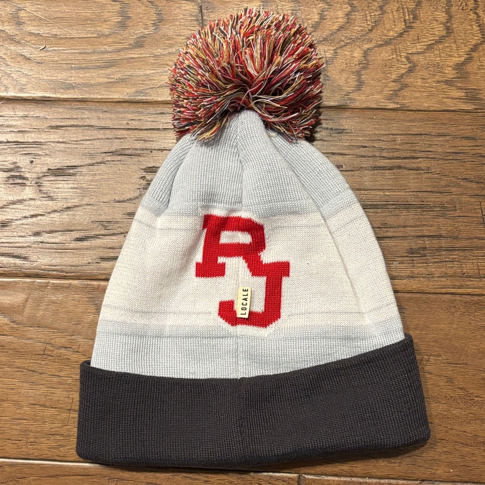 Locale Multicolor Pom-Pom Beanie 100% Pet Yarn